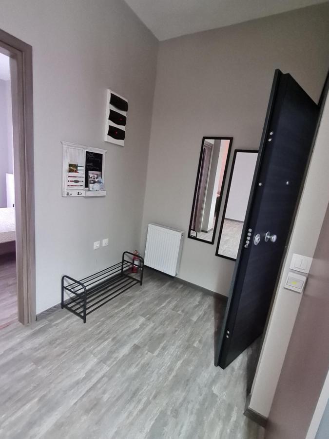 Easy Living B1 Kai B2 Apartment