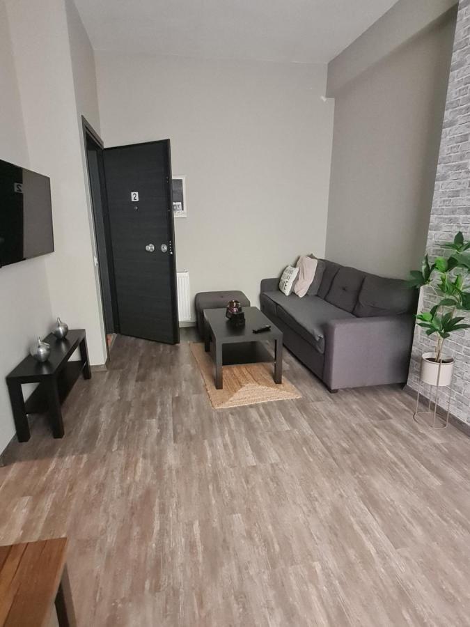 Easy Living B1 Kai B2 Apartment